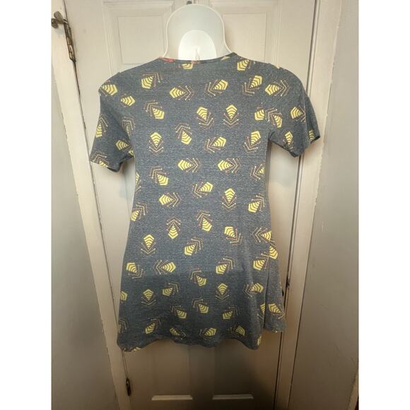 LuLaRoe Perfect T Shirt Women’s XS Lightning Bolt Print Short Sleeve Flowy Hem - Picture 3 of 10
